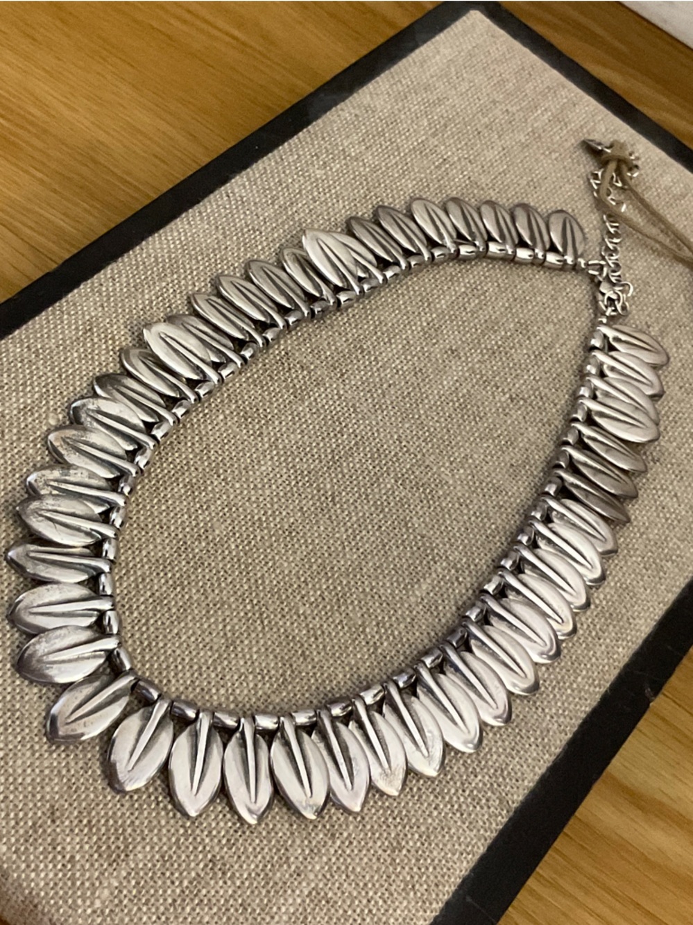 UNO de 50 Silver Petal Collar Necklace